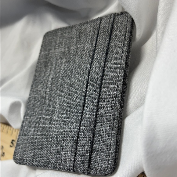The Herschel Supply Gray white blk Card Holder and coins wallet - Picture 4 of 9